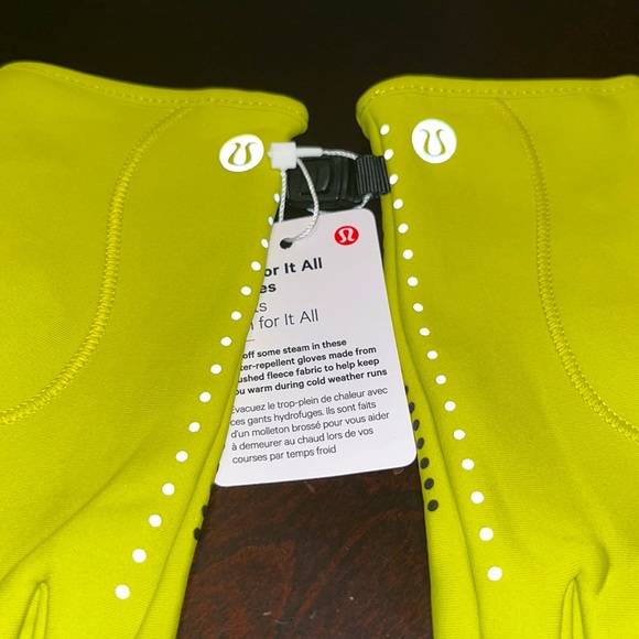 Lululemon Run For It All Tech Gloves in Yellow Serpentine 💛 - Picture 9 of 11